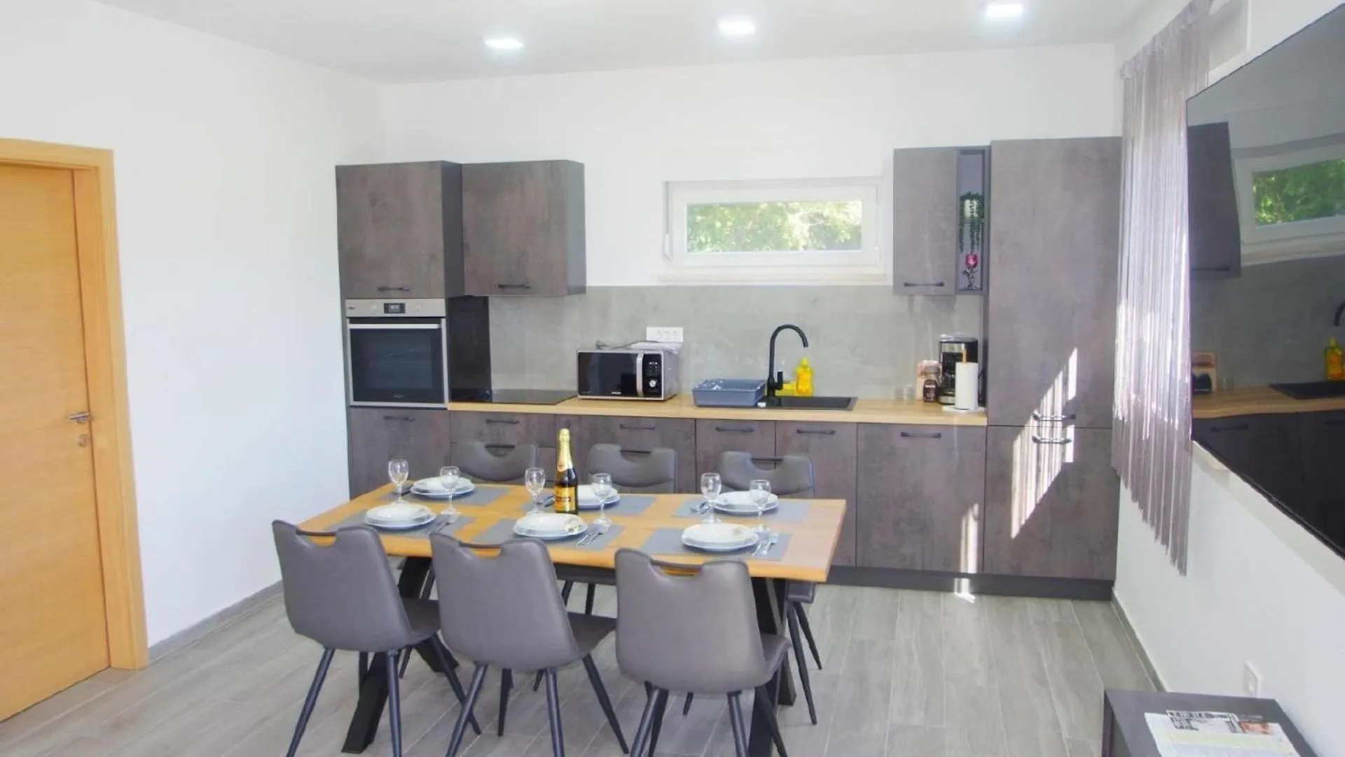 Ferienhaus Mit Privatpool Fuer 7 Personen Ca 120 M In Sisan, Istrien Medulin Und Umgebung Sisan
