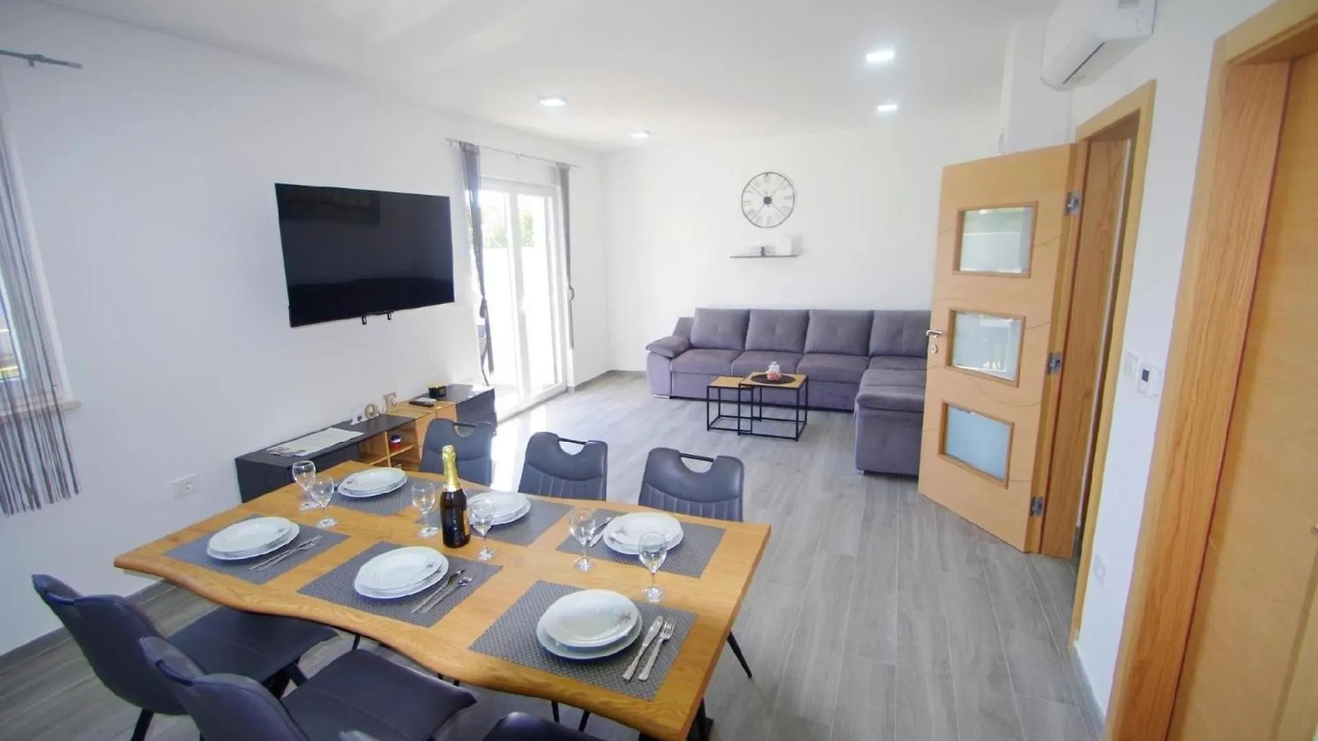 Ferienhaus Mit Privatpool Fuer 7 Personen Ca 120 M In Sisan, Istrien Medulin Und Umgebung 0*, Sisan Croatia